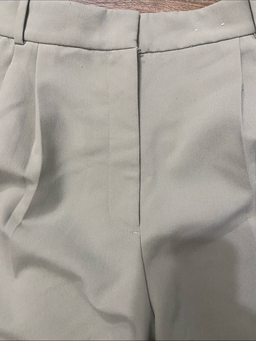 Abercrombie& & Fitch  High-Rise Pleat Front Women’s Shorts - Light Olive Size 16 - Picture 7 of 8